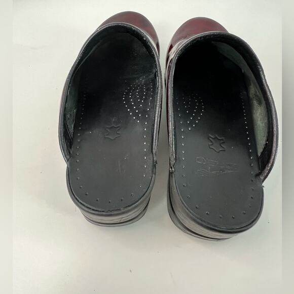 Dansko Burgundy Maroon Patent Leather Nursing Slip On Mule Work Shoes 8.5-9 39 - Picture 10 of 11